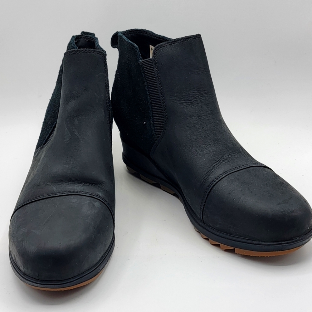 SOREL- Evie II Chelsea Women's Chukka Boot Size 10
